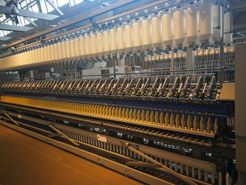 最后,我们看到了一条高度自动化,现代化的机械纺织流水线.